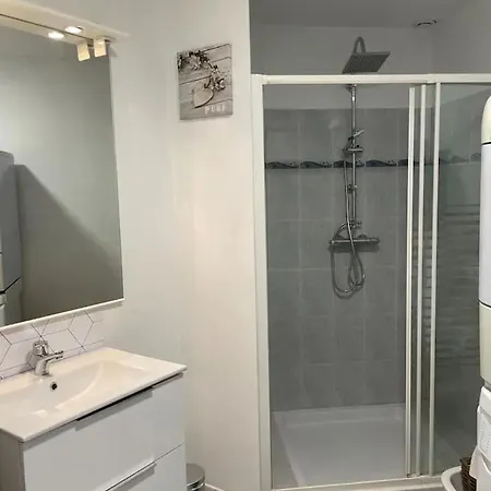 Maison Confortable Avec Jardin Pres De Hotel