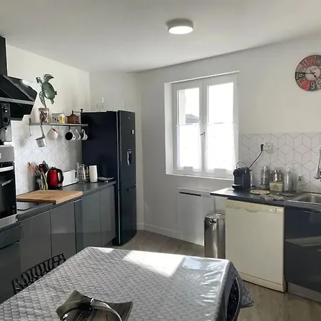 Hotel Maison Confortable Avec Jardin Pres De 3*